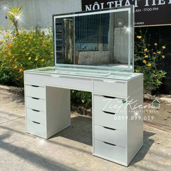 ban-trang-diem-co-den