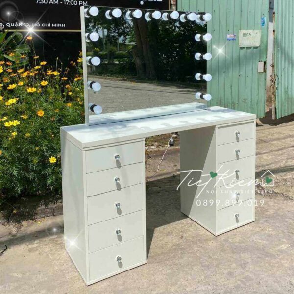 ban-trang-diem-co-den