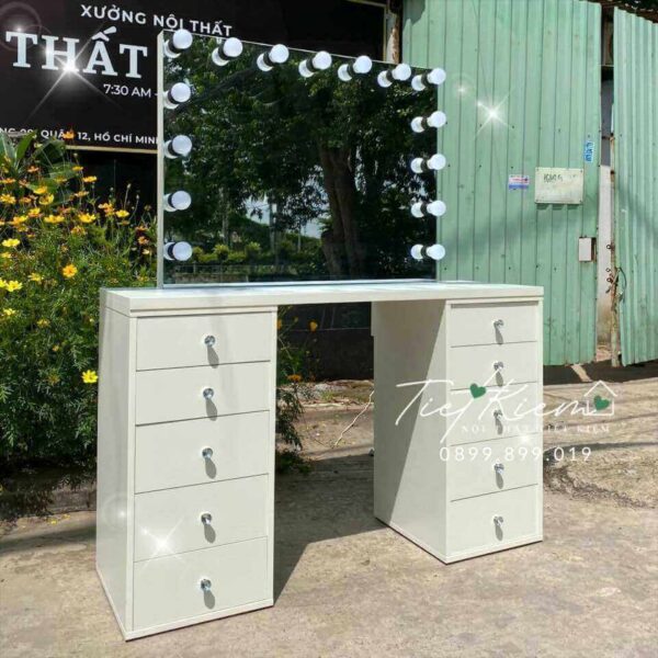 ban-trang-diem-co-den