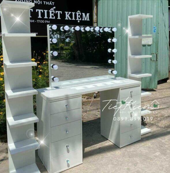 ban-trang-diem-guong-den-led