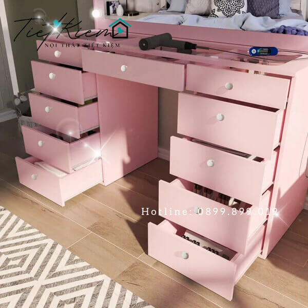 ban-trang-diem-co-den