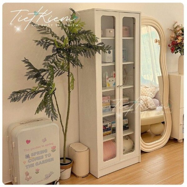 mua tủ trưng bày túi có cửa kính hay không kính tốt hơn?