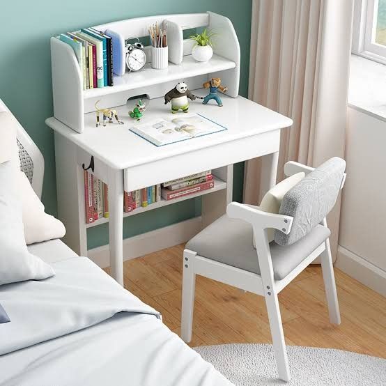 Ban-Hoc-Nho-Gon-Cho-Tre-Mau-Giao