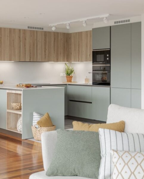 kinh nghiệm chọn tủ bếp đẹp cho căn hộ chung cư – hài hòa & tiện nghi