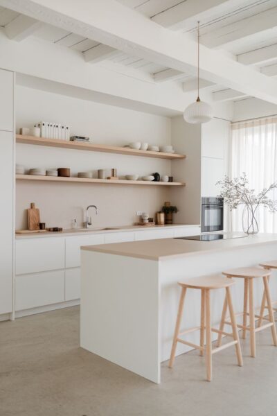 Thi Công Tủ Bếp Nên Chọn Gỗ Gì? MDF Lõi Nhập, Gỗ Tự Nhiên Hay Acrylic? 3 Thi-Cong-Tu-Bep-Nen-Chon-Go-Gi