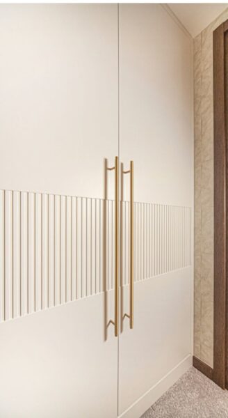 Tu-Go-Quan-Ao-Hien-Dai