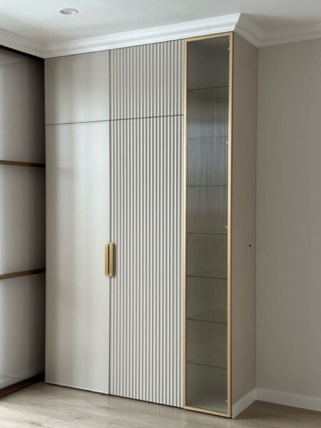 Tu-Go-Quan-Ao-Hien-Dai