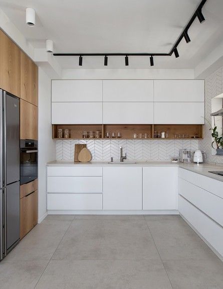 Dong-Tu-Bep-Chu-L-Theo-Yeu-Cau