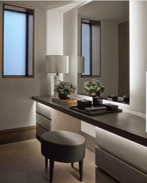 Nên Mua Bàn Trang Điểm Loại Nào? Gương Gập, Gương Tròn Hay Gương Đèn LED? 4 Mua-Ban-Trang-Diem-Loai-Nao