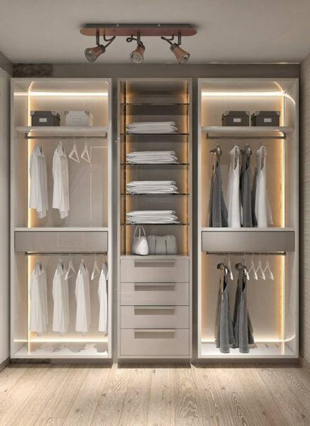 So-Sanh-Tu-Quan-Ao-Gia-Re-Va-Tam-Trung