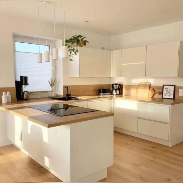 Thi-Cong-Tu-Bep-Chu-U-Tai-TPHCM