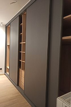 Tu-Quan-Ao-Cua-Lua-2-Canh-Cho-Phong-Nho