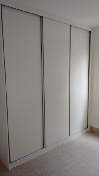 Tu-Quan-Ao-MDF-Cua-Lua-Phong-Cach-Hien-Dai