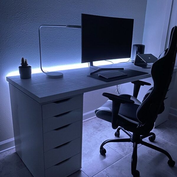 Bàn Học Có Đèn LED – Học Tối Không Mỏi Mắt, Kích Thích Hứng Thú Học Tập 4 Ban-Hoc-Co-Den-LED