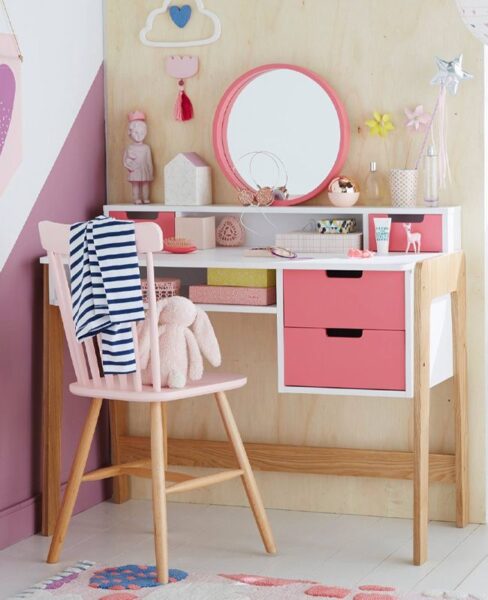 Ban-Hoc-Da-Nang-Cho-Be-Gai