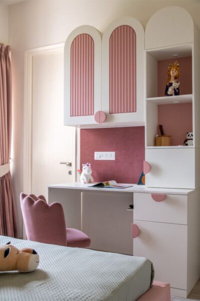 Bàn Học Màu Hồng Pastel – Thiết Kế Dành Riêng Cho Bé Gái Lớp 2 3 Ban-Hoc-Mau-Hong-Pastel