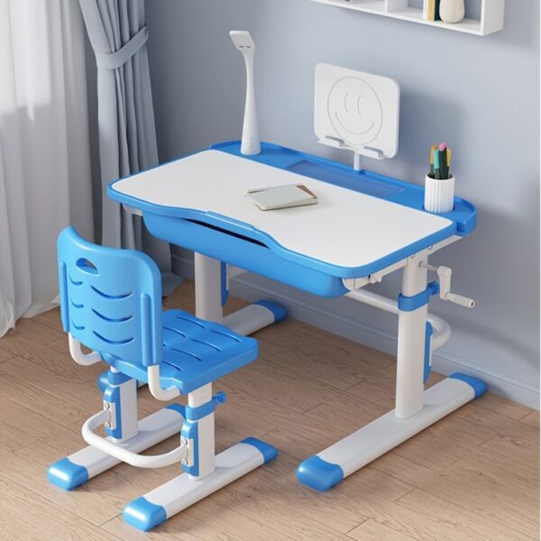 bàn học màu xanh dương cho bé trai – nam tính, khoa học, dễ phối màu