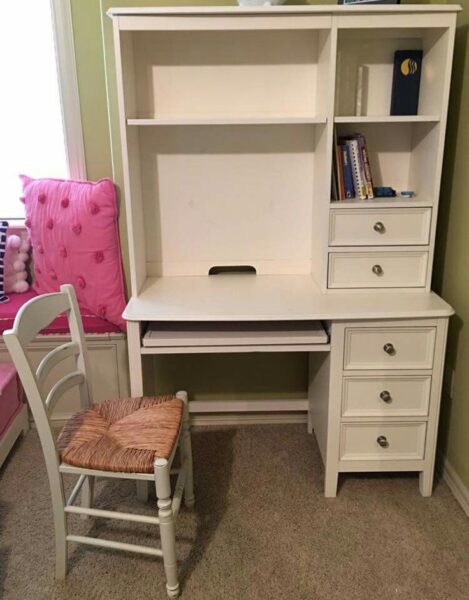 mẫu bàn học nhỏ gọn cho phòng bé trai – vừa học vừa tối ưu không gian