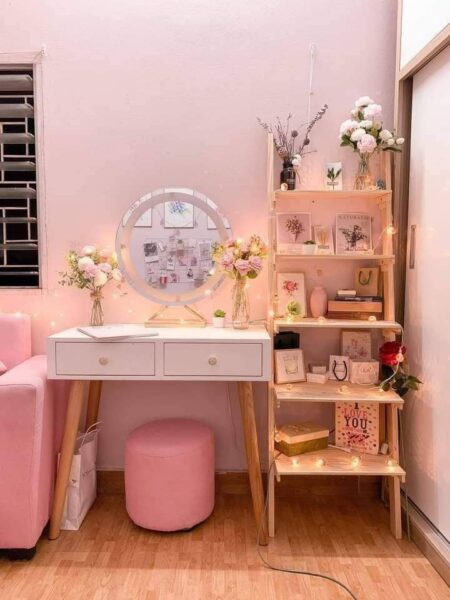 Bàn Trang Điểm Nhỏ Cho Bé Gái – Đồ Chơi Và Nội Thất 2 Trong 1 1 Ban-Trang-Diem-Nho-Cho-Be-Gai