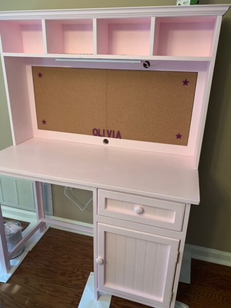 Mua Bàn Học Cho Bé Gái: Hướng Dẫn Lựa Chọn Chuẩn Theo Tuổi Và Cá Tính 4 Mua-Ban-Hoc-Cho-Be-Gai