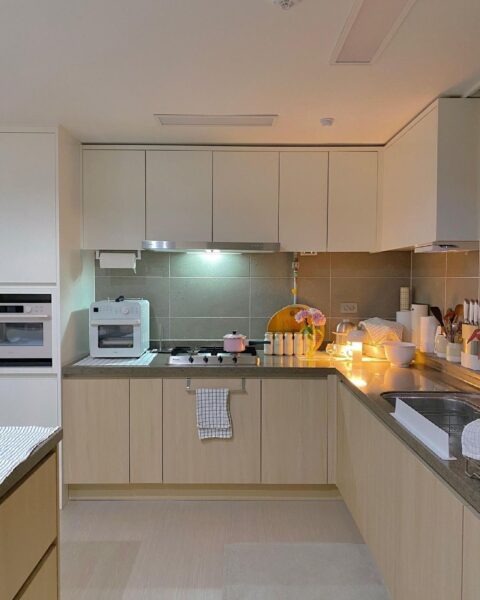 kệ bếp đẹp – bí quyết biến căn bếp gọn gàng và hiện đại hơn bao giờ hết