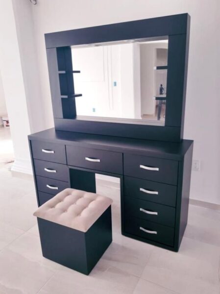 Phong-Ngu-Voi-Ban-Trang-diem-Go