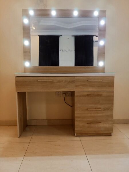 Top-10-Mau-Ban-Trang-diem