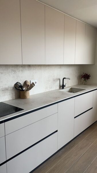 Top 10 mẫu tủ bếp để đồ đẹp nhất năm 2026 1 Top-10-Mau-Tu-Bep