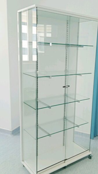 Tủ kính trưng bày túi xách 1m8 – lựa chọn hoàn hảo cho fashionista 2 Tu-Kinh-Trung-Bay-Tui-Xach