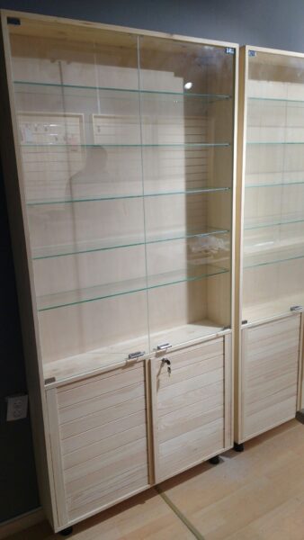 Tủ kính trưng bày túi xách 1m8 – lựa chọn hoàn hảo cho fashionista 1 Tu-Kinh-Trung-Bay-Tui-Xach