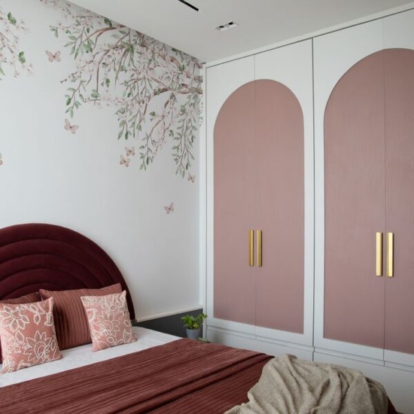 Tủ quần áo bé gái bằng gỗ tự nhiên – an toàn và bền đẹp 1 Tu-Quan-ao-Be-Gai-Bang-Go-Tu-Nhien