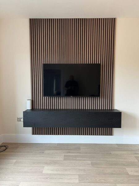 Tu-Ke-Tivi-Treo-Tuong