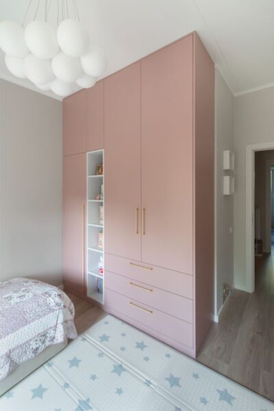 Tủ quần áo bé bằng gỗ tự nhiên – an toàn tuyệt đối 1 Tu-Quan-ao-Be-Bang-Go-Tu-Nhien