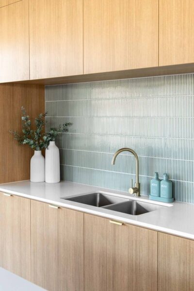 Tu-Bep-Go-Tu-Nhien-Hay-Go-Cong-Nghiep