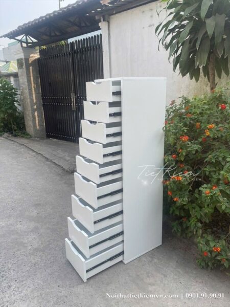 Mot-Chiec-Tu-Trung-Bay