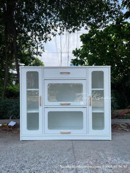 tủ bếp cạnh bàn ăn – thuận tiện cho việc chuẩn bị và dọn món