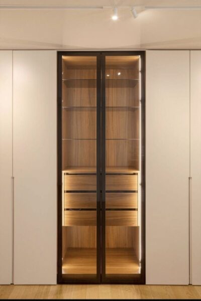 Tu-trung-bay-gia-re-TPHCM-decor