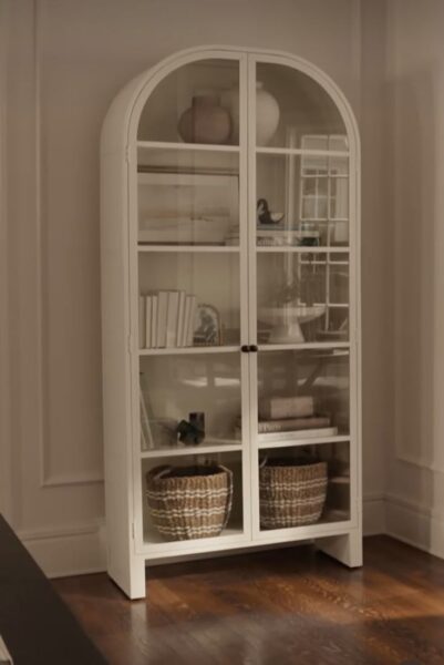 Tu-trung-bay-gia-re-TPHCM-phong-khach