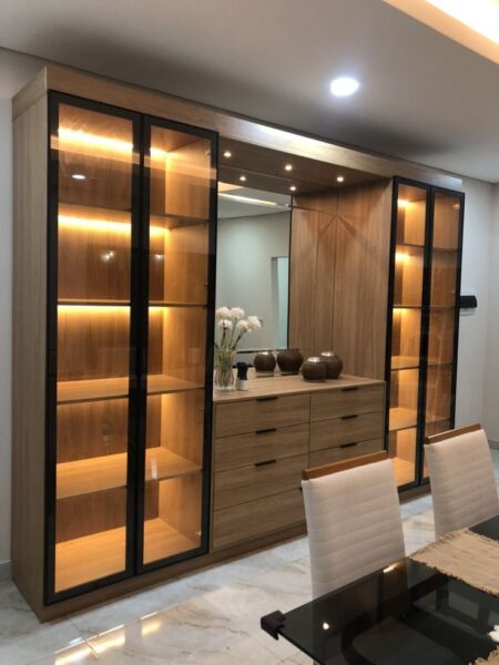 Tu-trung-bay-toi-gian-phong-khach